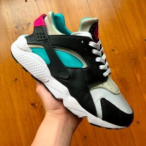 Nike Air Huarache “New Emerald Pure Platinum”